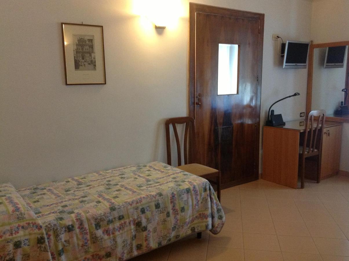 Hotel Castello Mesagne Szoba fotó
